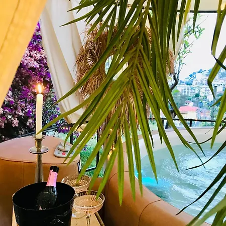 Hey Cherie ! De Luxe Jacuzzi Sea View Bed & Breakfast