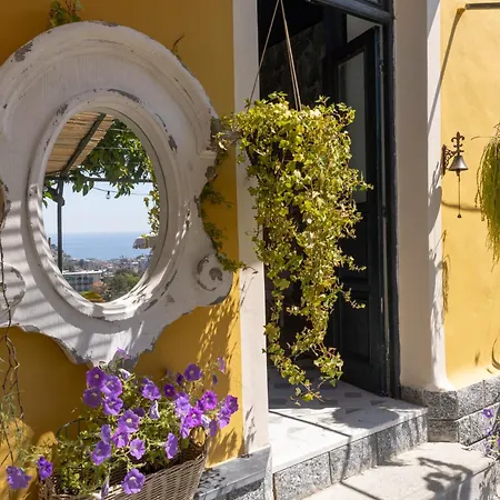 Hey Cherie ! De Luxe Jacuzzi Sea View Bed & Breakfast